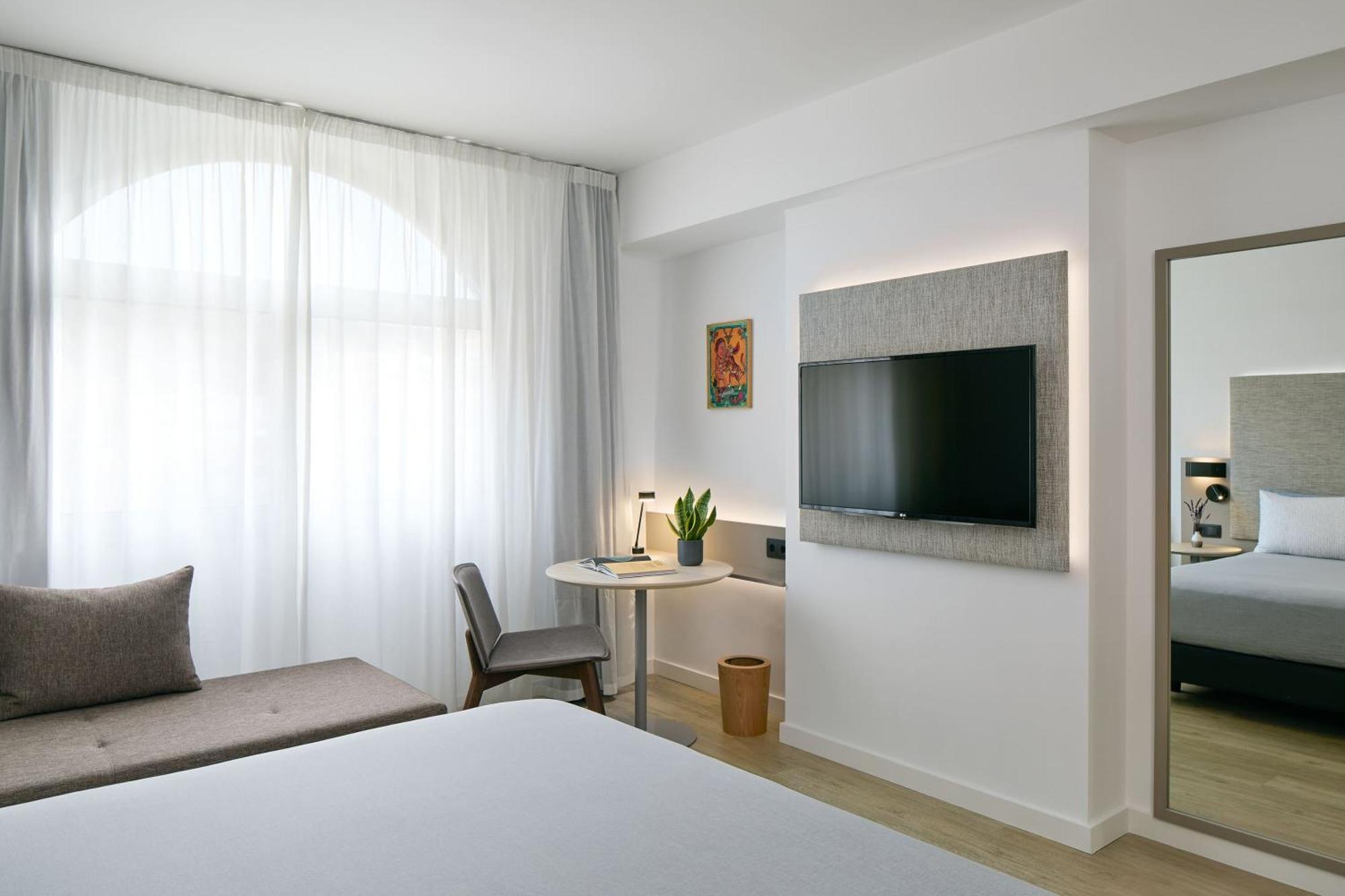 The Studio Extra Space (2 Adults + 1 Child)